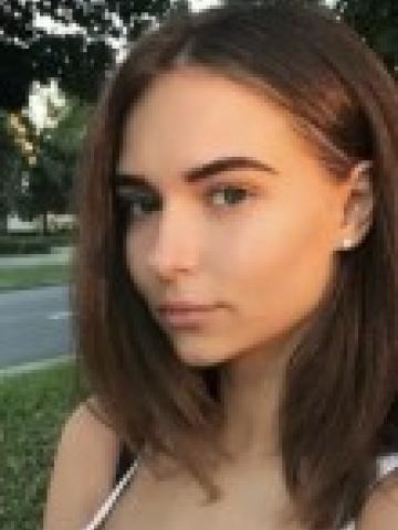 Соня Стройная Брюнетка